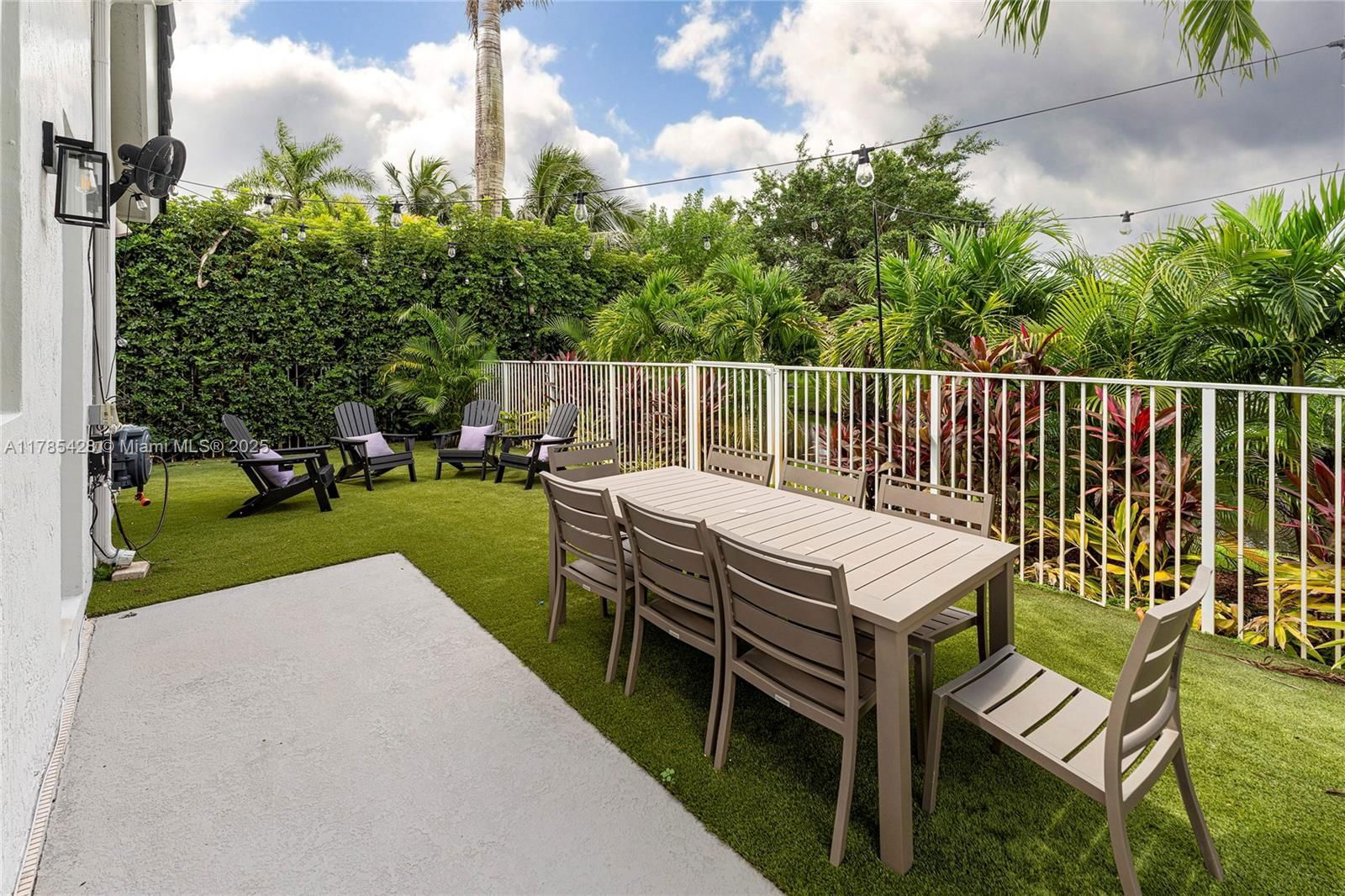 Real estate property located at 4023 Lake Estates Dr, Broward, R0lling Hills Golf & Tenn, Davie, FL