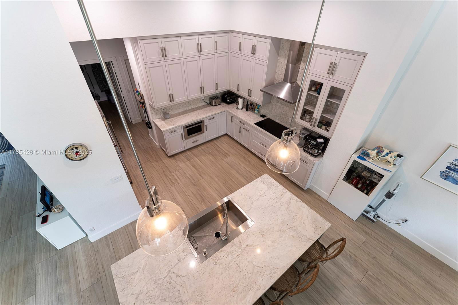 Real estate property located at 4023 Lake Estates Dr, Broward, R0lling Hills Golf & Tenn, Davie, FL