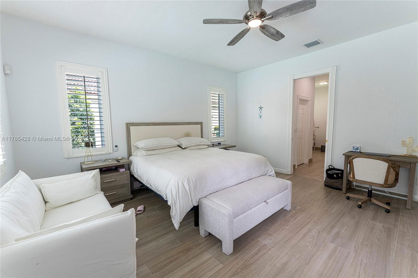 Real estate property located at 4023 Lake Estates Dr, Broward, R0lling Hills Golf & Tenn, Davie, FL