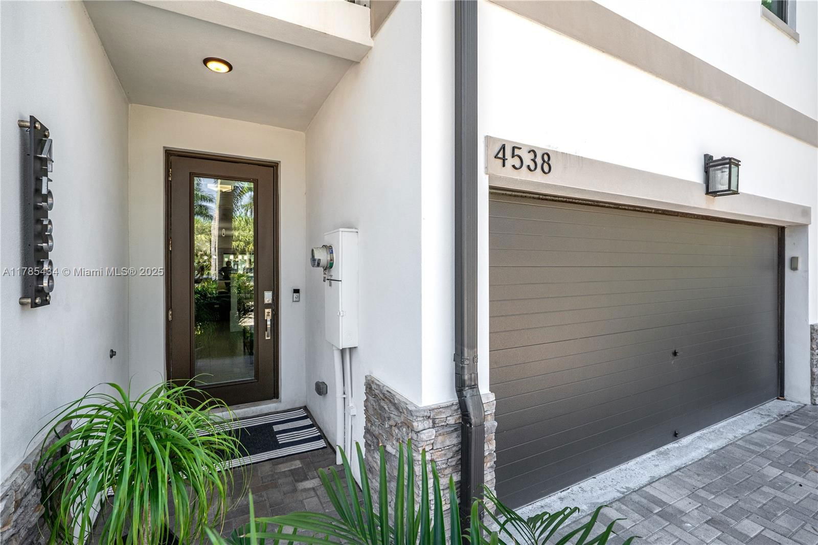 Real estate property located at 4538 Aqua Bella Ln, Broward, Canal Groves, Dania Beach, FL