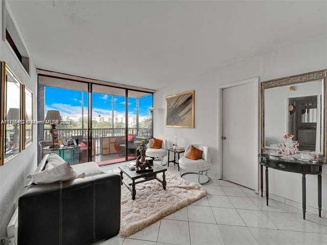 Real estate property located at 20301 Country Club Dr #422, Miami-dade, Coronado Condo- Tower Ii, Aventura, FL
