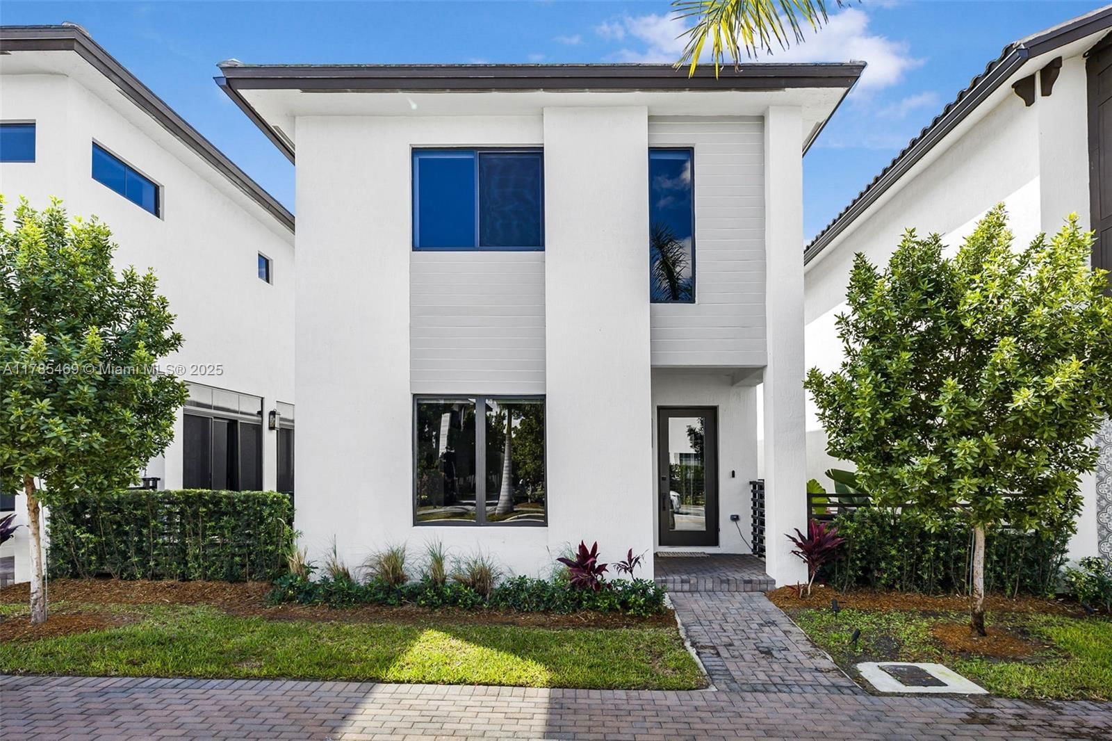 Real estate property located at 8156 43rd St, Miami-dade, Downtown Doral South Phas, Doral, FL