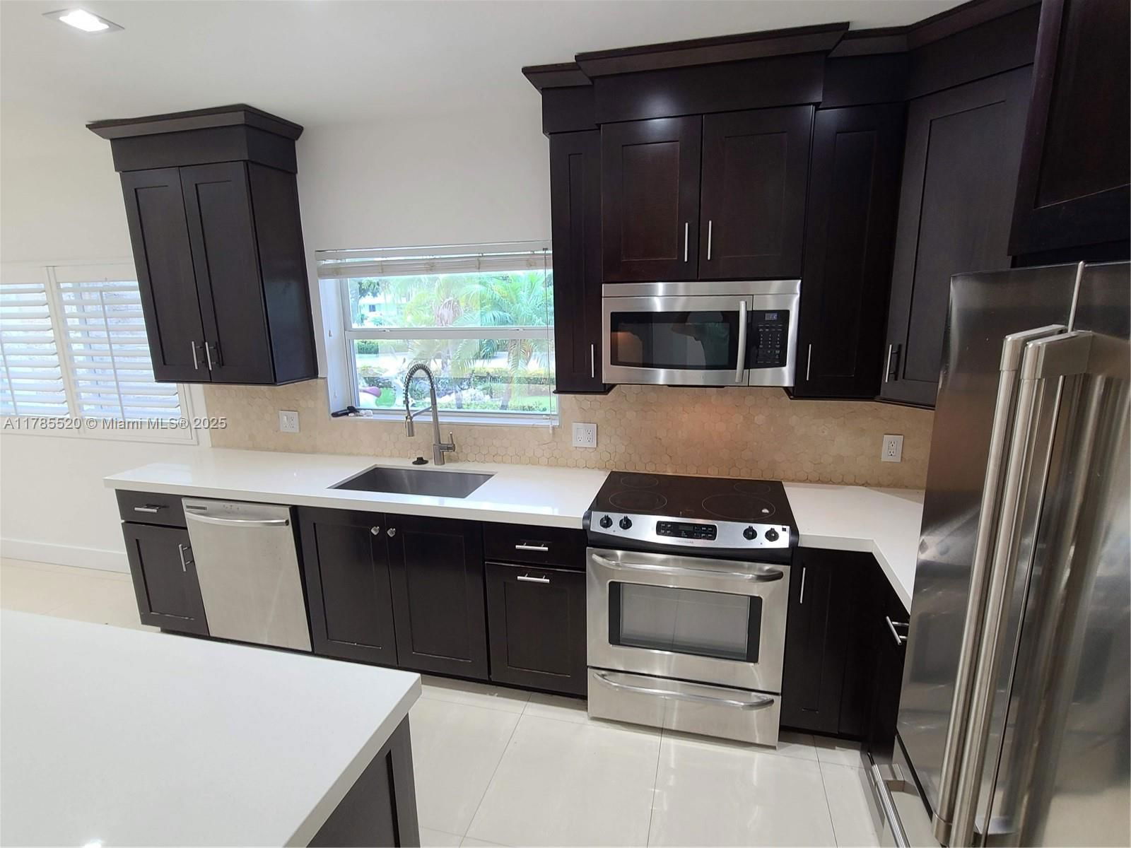 Real estate property located at 9825 Broadview Ter, Miami-dade, Bay Harbor Island, Bay Harbor Islands, FL