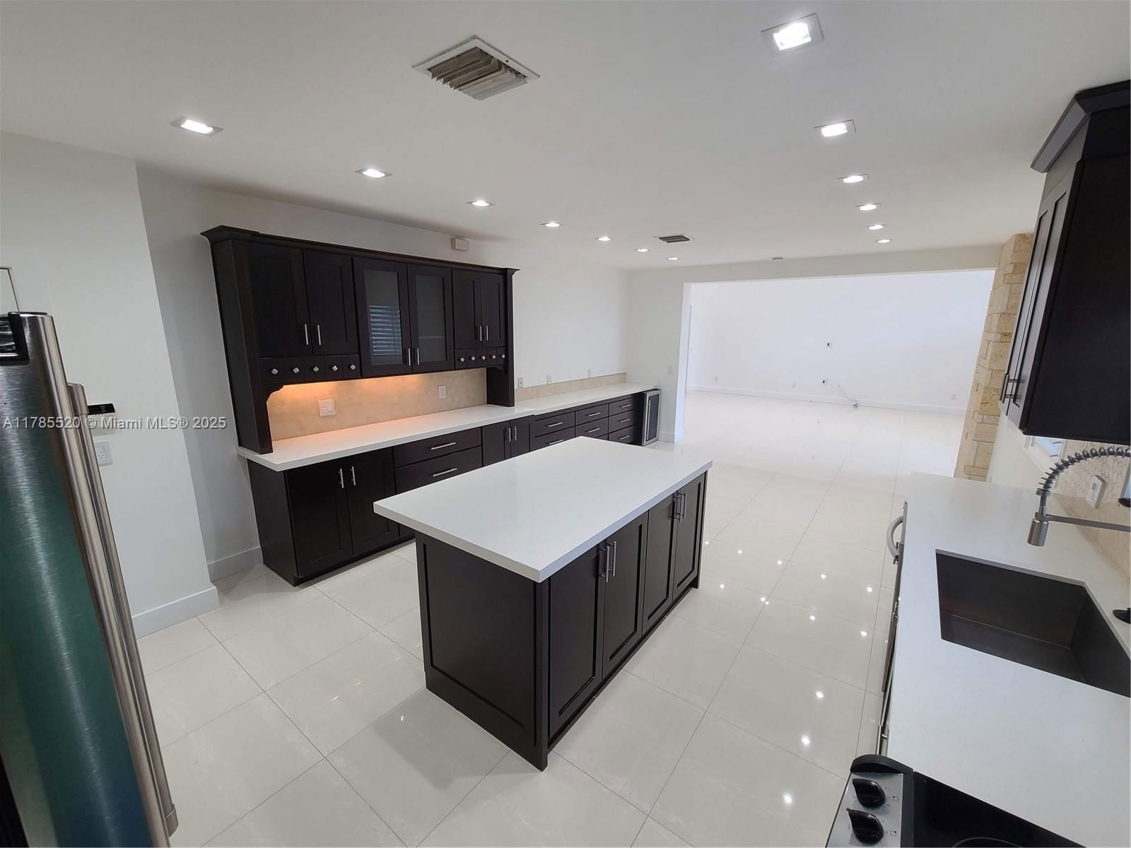 Real estate property located at 9825 Broadview Ter, Miami-dade, Bay Harbor Island, Bay Harbor Islands, FL