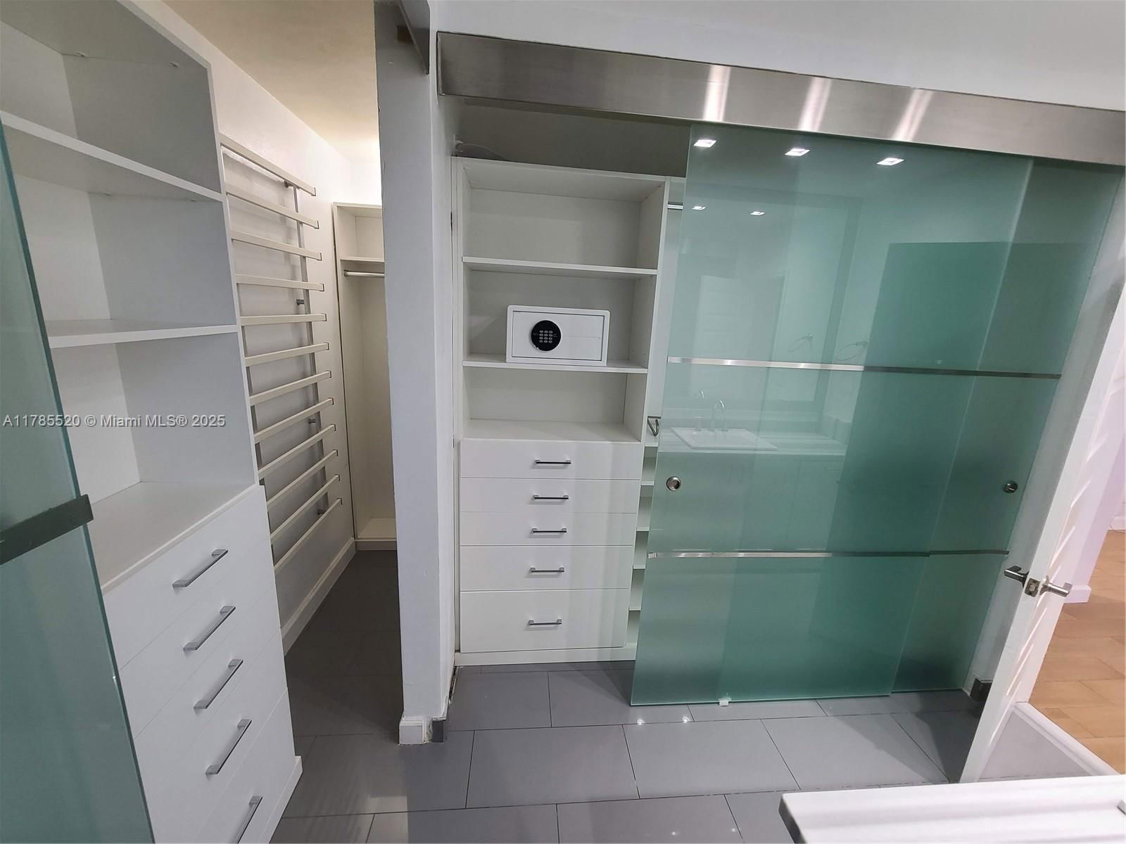 Real estate property located at 9825 Broadview Ter, Miami-dade, Bay Harbor Island, Bay Harbor Islands, FL