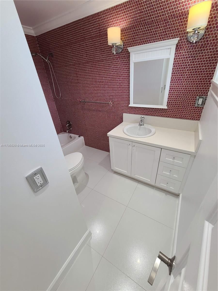 Real estate property located at 9825 Broadview Ter, Miami-dade, Bay Harbor Island, Bay Harbor Islands, FL