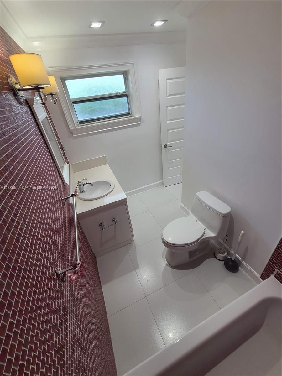 Real estate property located at 9825 Broadview Ter, Miami-dade, Bay Harbor Island, Bay Harbor Islands, FL