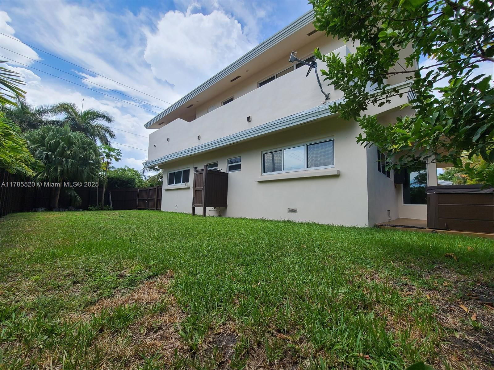 Real estate property located at 9825 Broadview Ter, Miami-dade, Bay Harbor Island, Bay Harbor Islands, FL