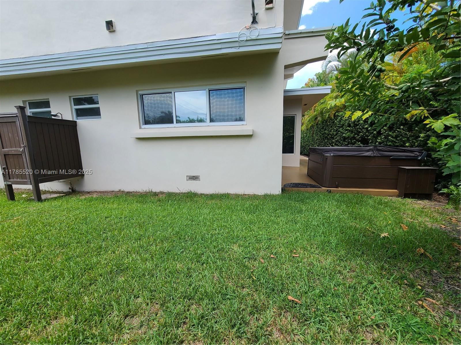 Real estate property located at 9825 Broadview Ter, Miami-dade, Bay Harbor Island, Bay Harbor Islands, FL