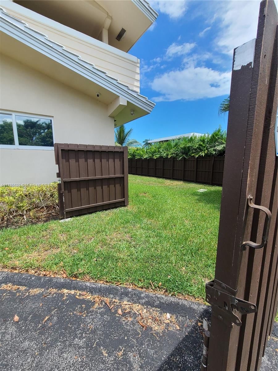 Real estate property located at 9825 Broadview Ter, Miami-dade, Bay Harbor Island, Bay Harbor Islands, FL