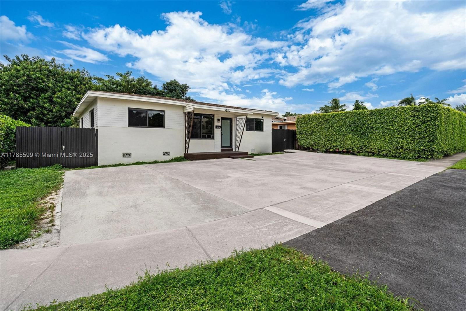 Real estate property located at 13210 28th Ave, Miami-dade, Mongiello 1st Addn Amd, Opa-Locka, FL