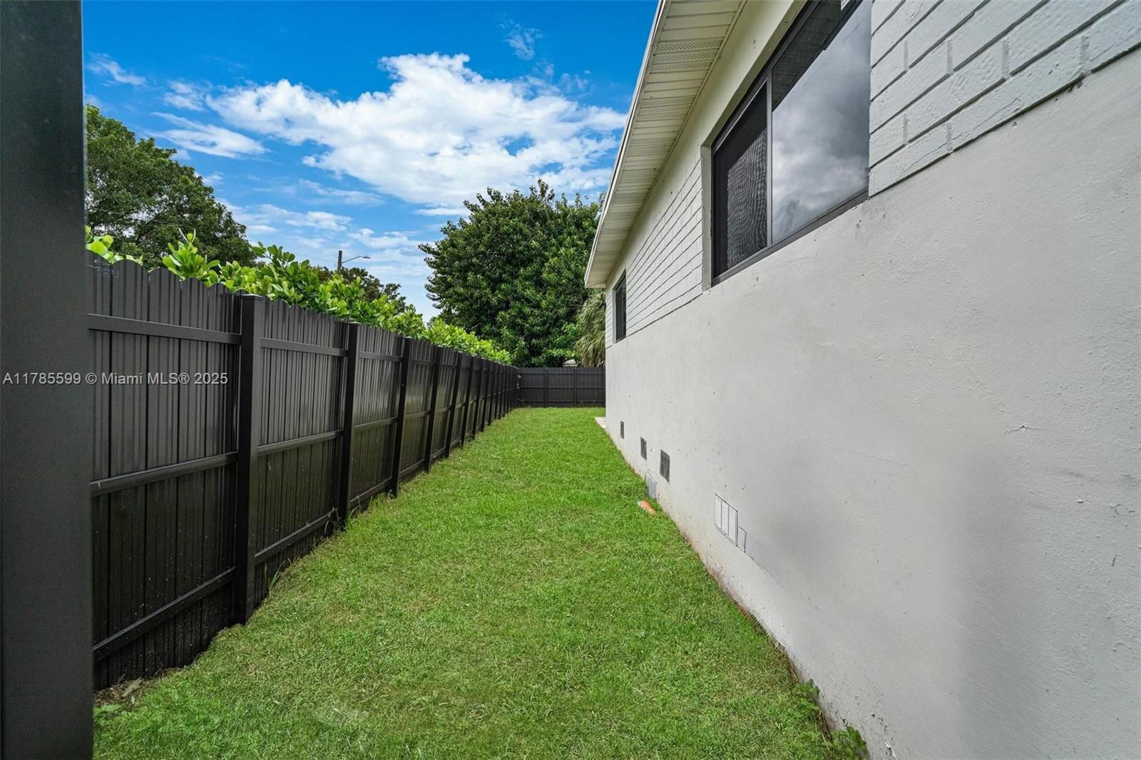 Real estate property located at 13210 28th Ave, Miami-dade, Mongiello 1st Addn Amd, Opa-Locka, FL