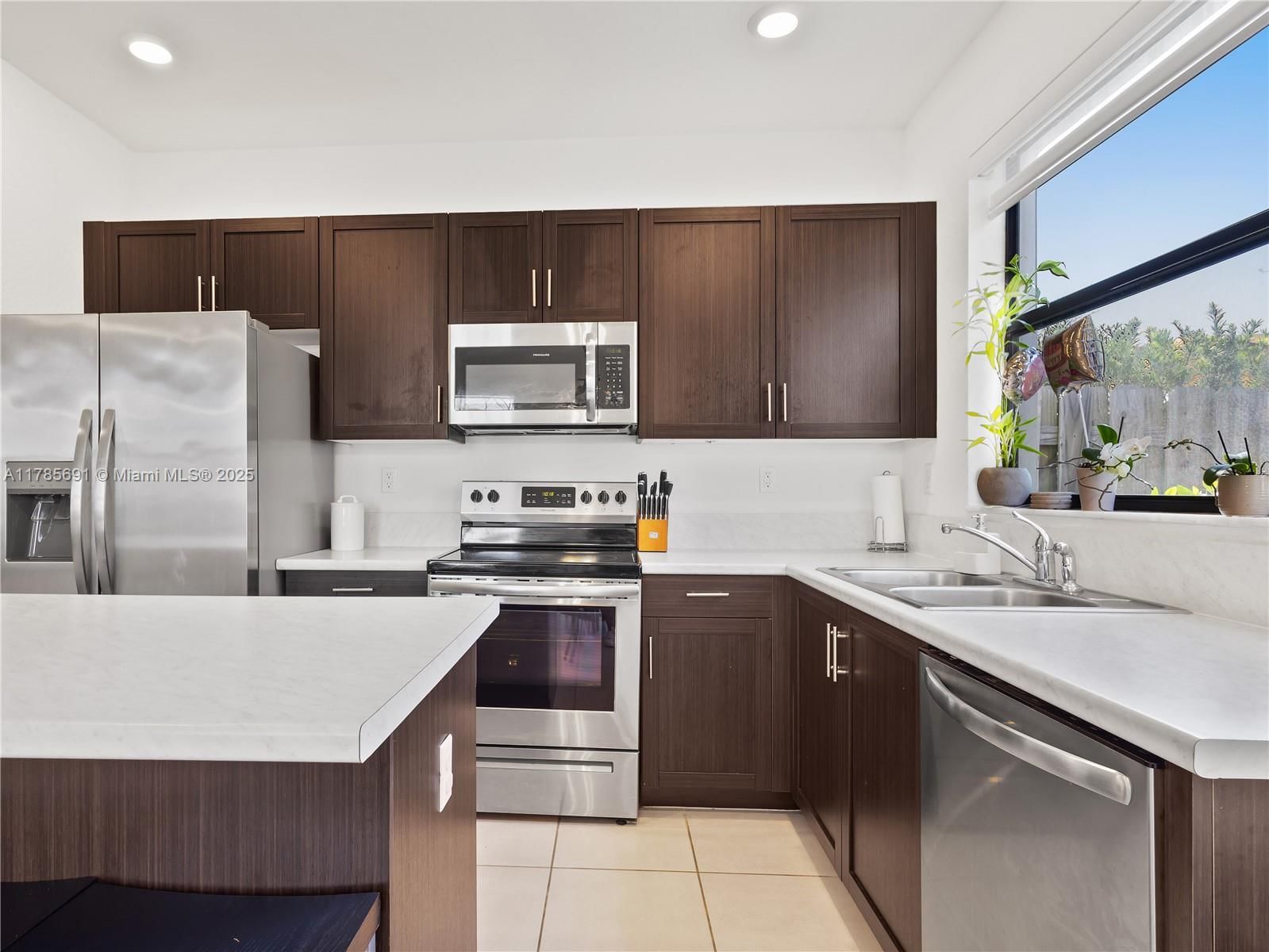 Real estate property located at 14786 181st Ter, Miami-dade, Bowtie Subdivision, Miami, FL