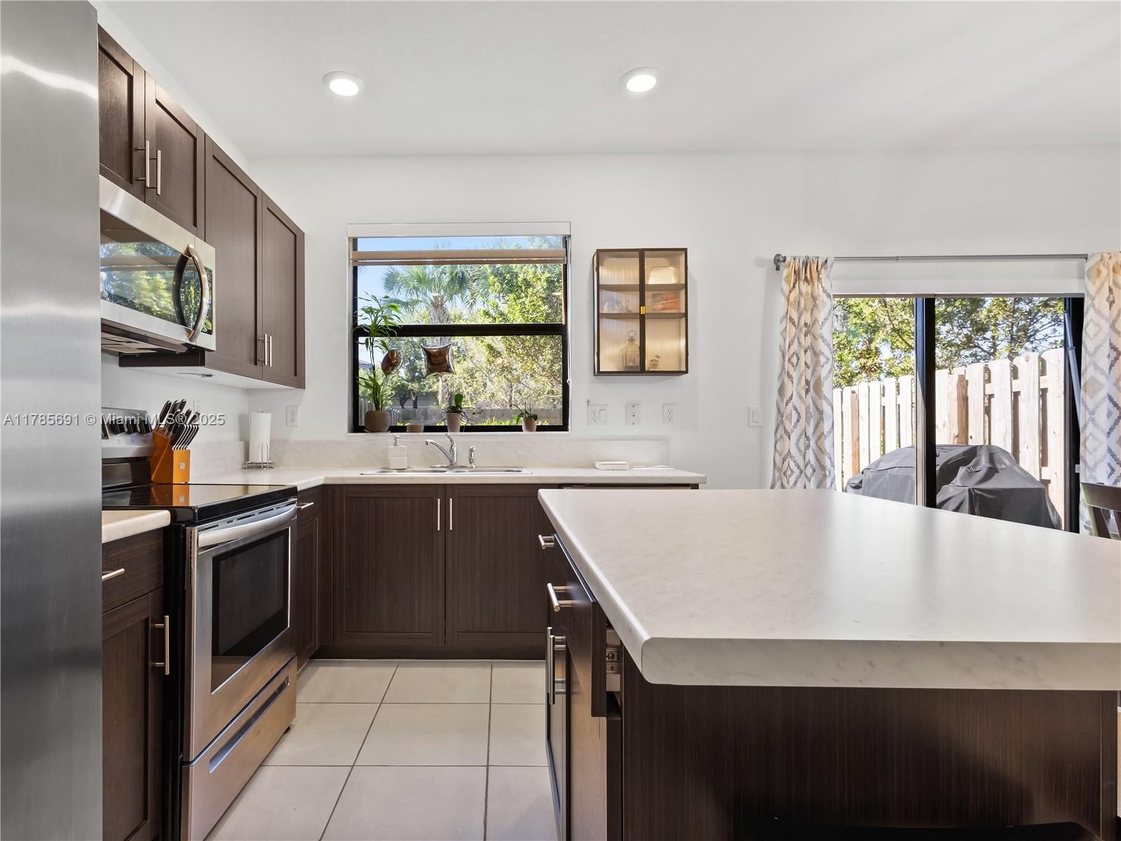 Real estate property located at 14786 181st Ter, Miami-dade, Bowtie Subdivision, Miami, FL