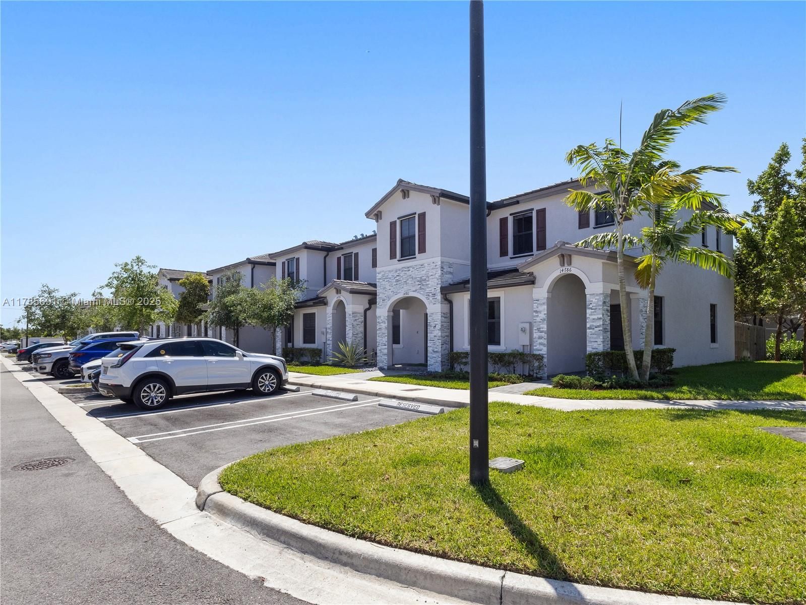 Real estate property located at 14786 181st Ter, Miami-dade, Bowtie Subdivision, Miami, FL