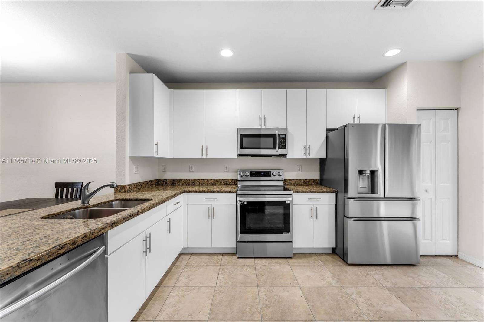Real estate property located at 4132 149th Pl, Miami-dade, Sorrento Townhomes, Miami, FL