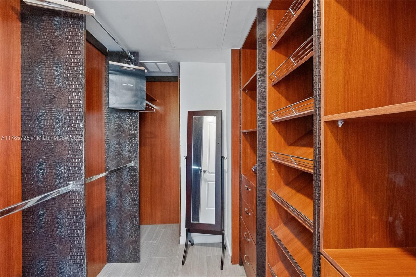 Real estate property located at 3001 Ocean Dr #1407, Broward, Residences On Hollywood B, Hollywood, FL