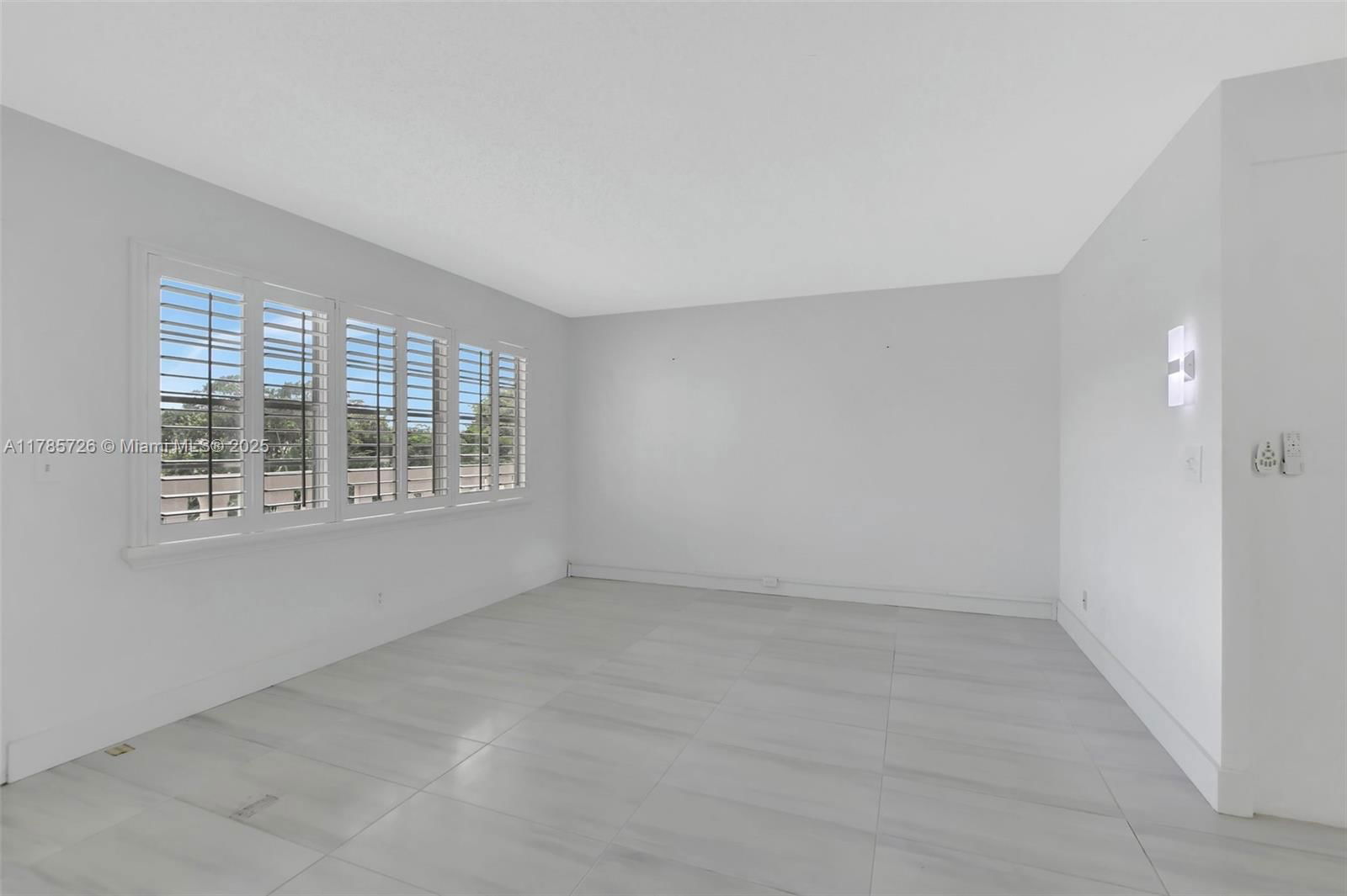Real estate property located at 3023 Cambridge B #3023, Broward, Century Village Cambridge, Deerfield Beach, FL