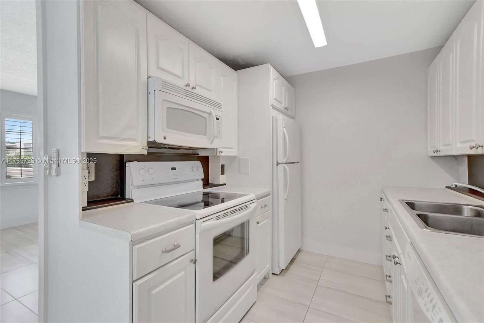 Real estate property located at 3023 Cambridge B #3023, Broward, Century Village Cambridge, Deerfield Beach, FL