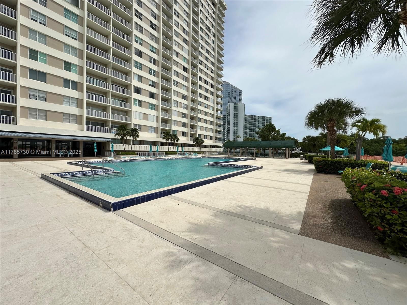 Real estate property located at 300 Bayview Dr #315, Miami-dade, Arlen House Condo, Sunny Isles Beach, FL