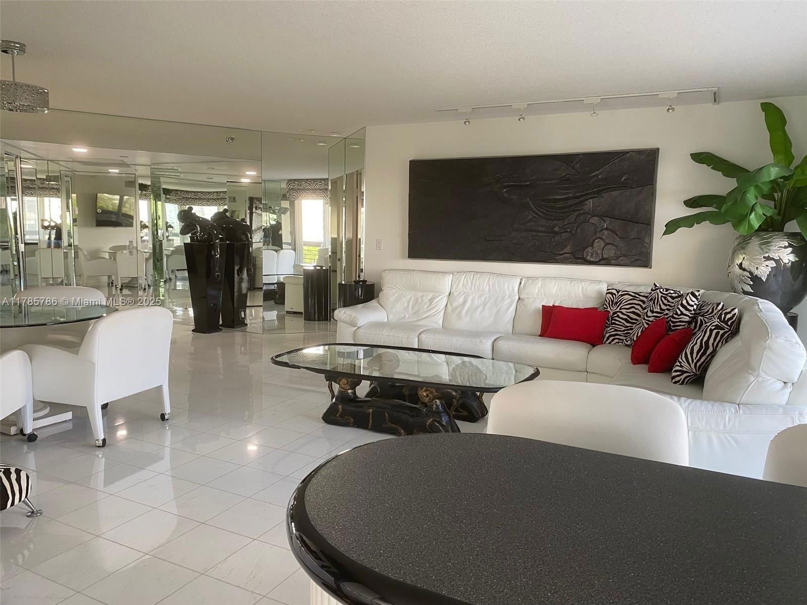 Real estate property located at 19101 36th Ct #807, Miami-dade, Mystic Pointe Condo No Th, Aventura, FL