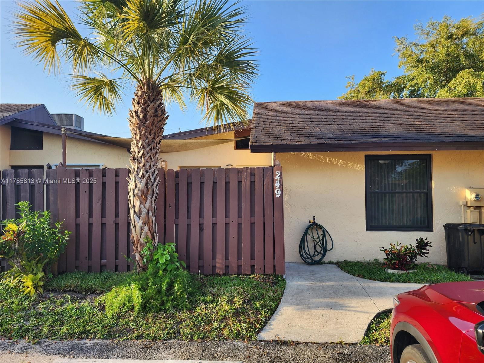 Real estate property located at 249 Briarwood Cir #3-15, Broward, Villas At Carriage Hills, Hollywood, FL
