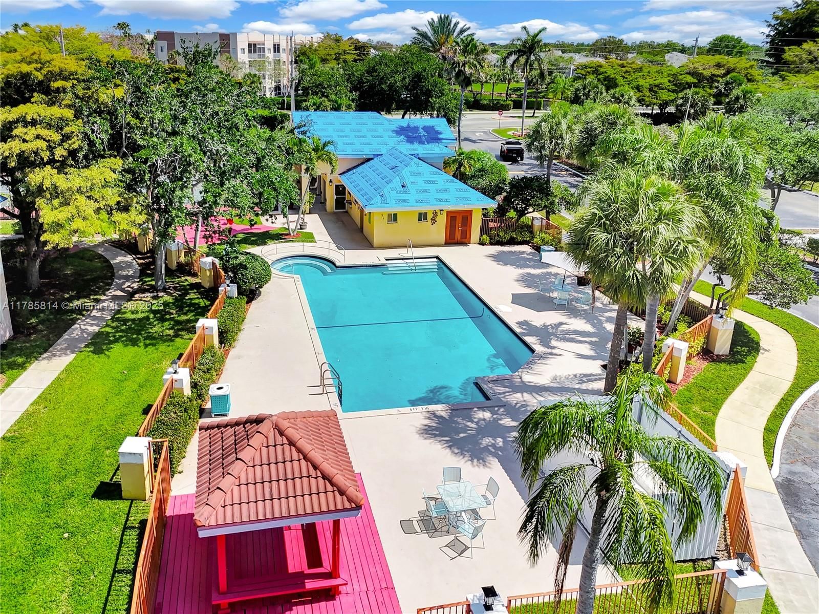 Real estate property located at 7640 Westwood Dr #404, Broward, South Palm Place Condo, Tamarac, FL