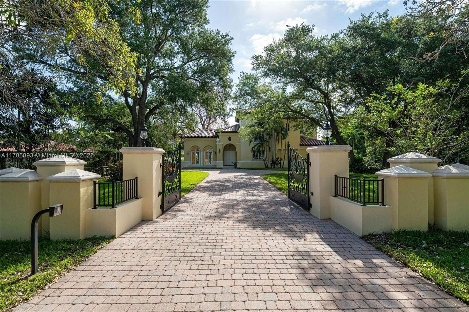 Real estate property located at 6075 85th Ave, Miami-dade, Sunkist Estates A, Miami, FL