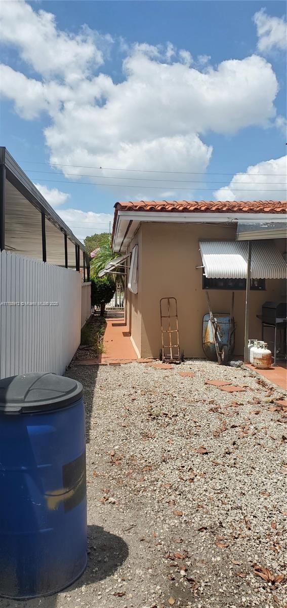 Real estate property located at 2541 10th Ave, Miami-dade, Hialeah Homesites 1st Add, Hialeah, FL