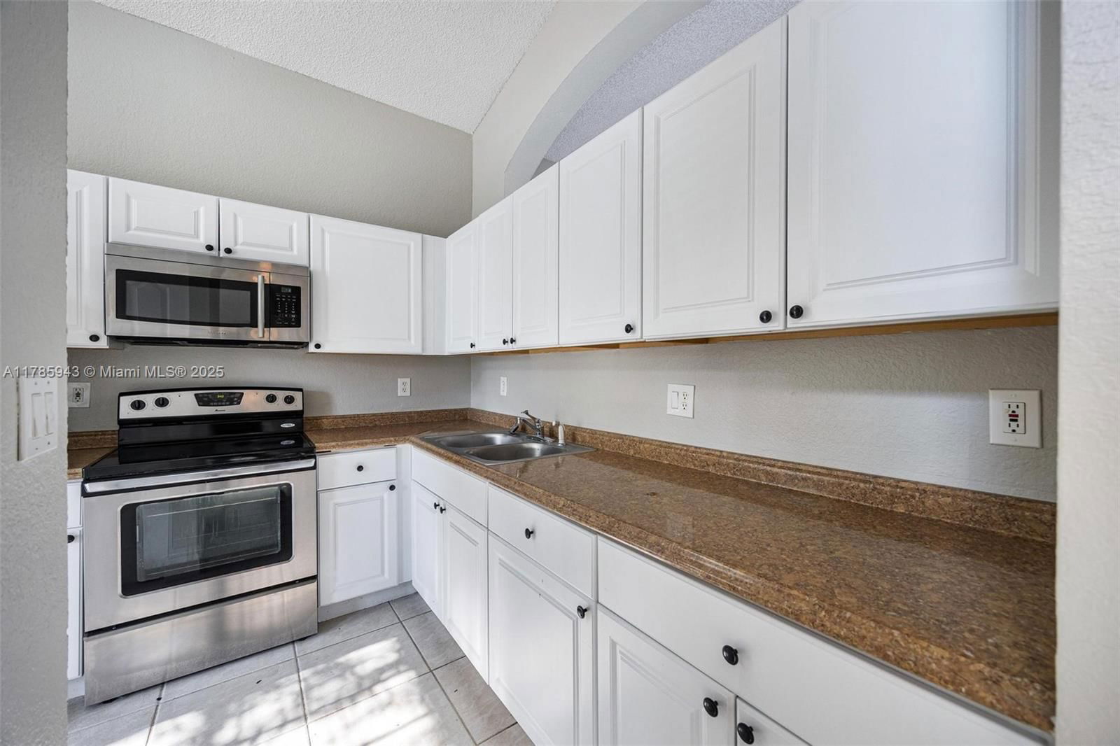 Real estate property located at 10297 162nd Ct, Miami-dade, Forest Lakes Country Gard, Miami, FL