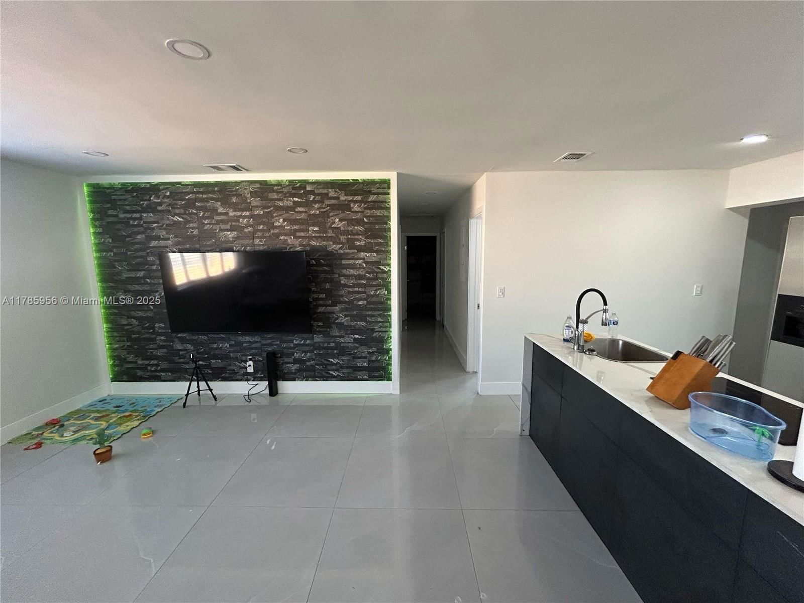 Real estate property located at 320 13th St, Miami-dade, Hialeah 5th Addn, Hialeah, FL