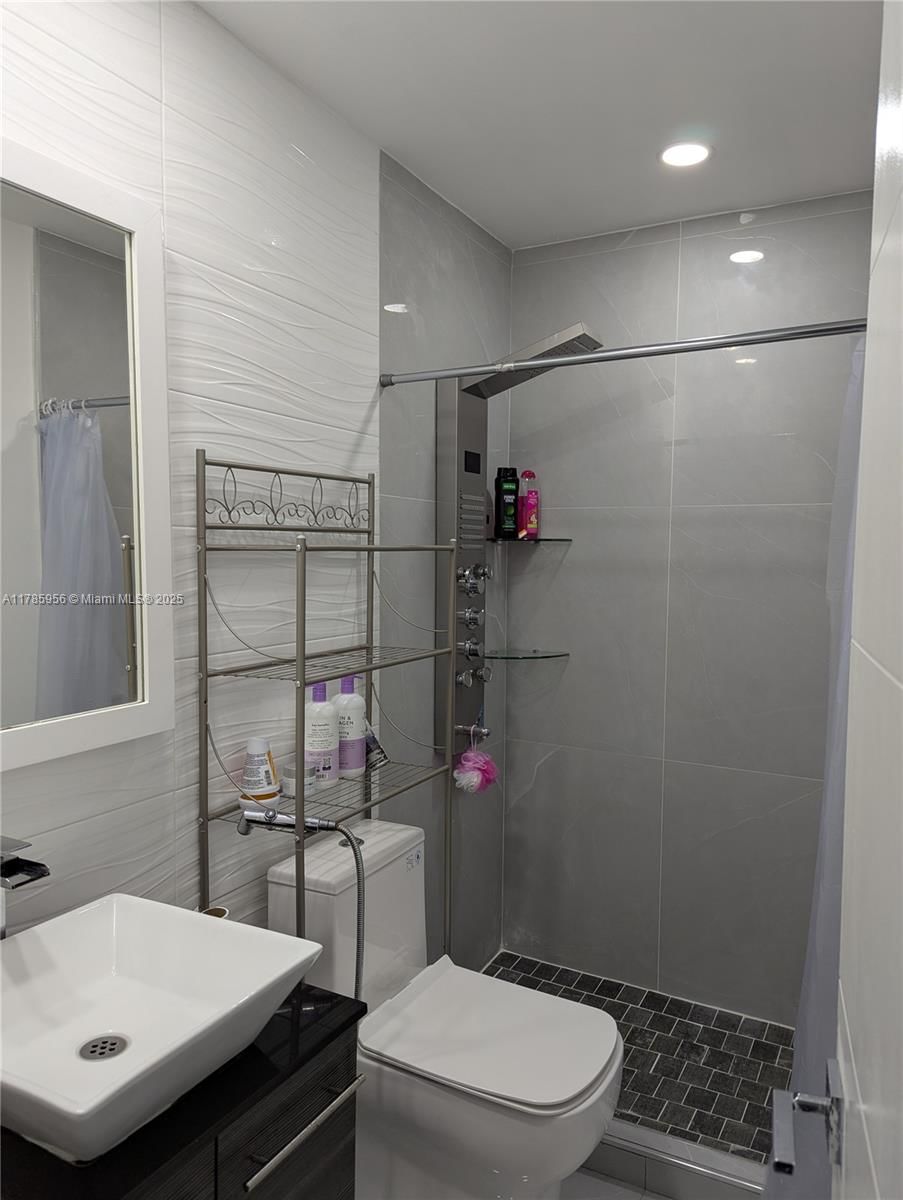 Real estate property located at 320 13th St, Miami-dade, Hialeah 5th Addn, Hialeah, FL