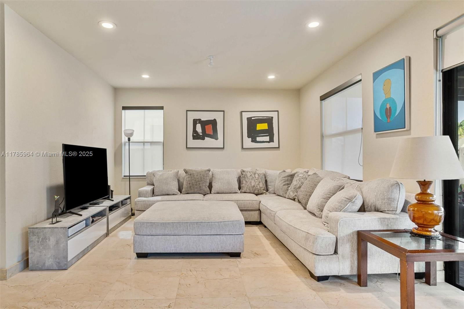 Real estate property located at 10075 86th Ter, Miami-dade, Isles At Grand Bay, Doral, FL