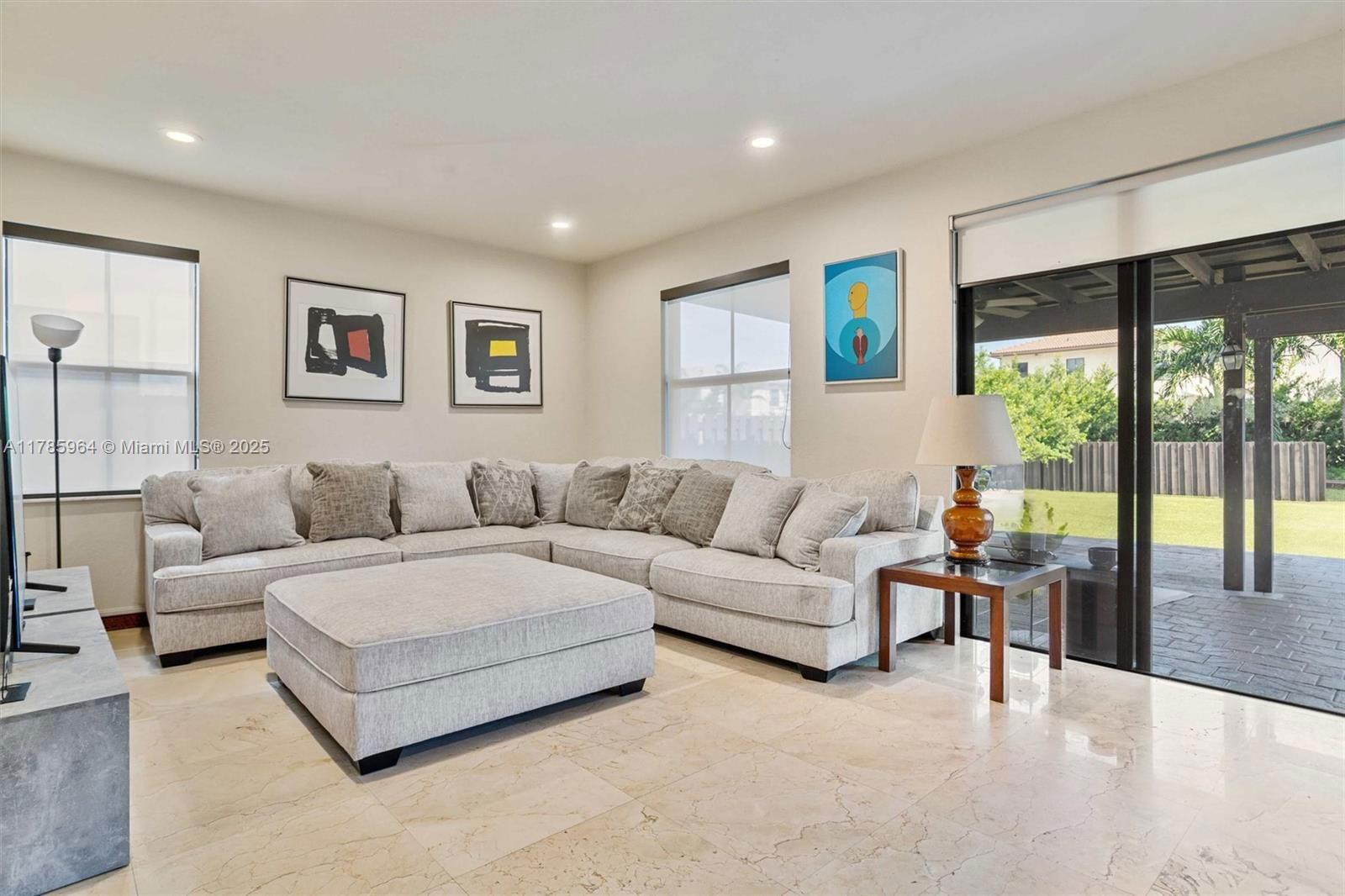 Real estate property located at 10075 86th Ter, Miami-dade, Isles At Grand Bay, Doral, FL