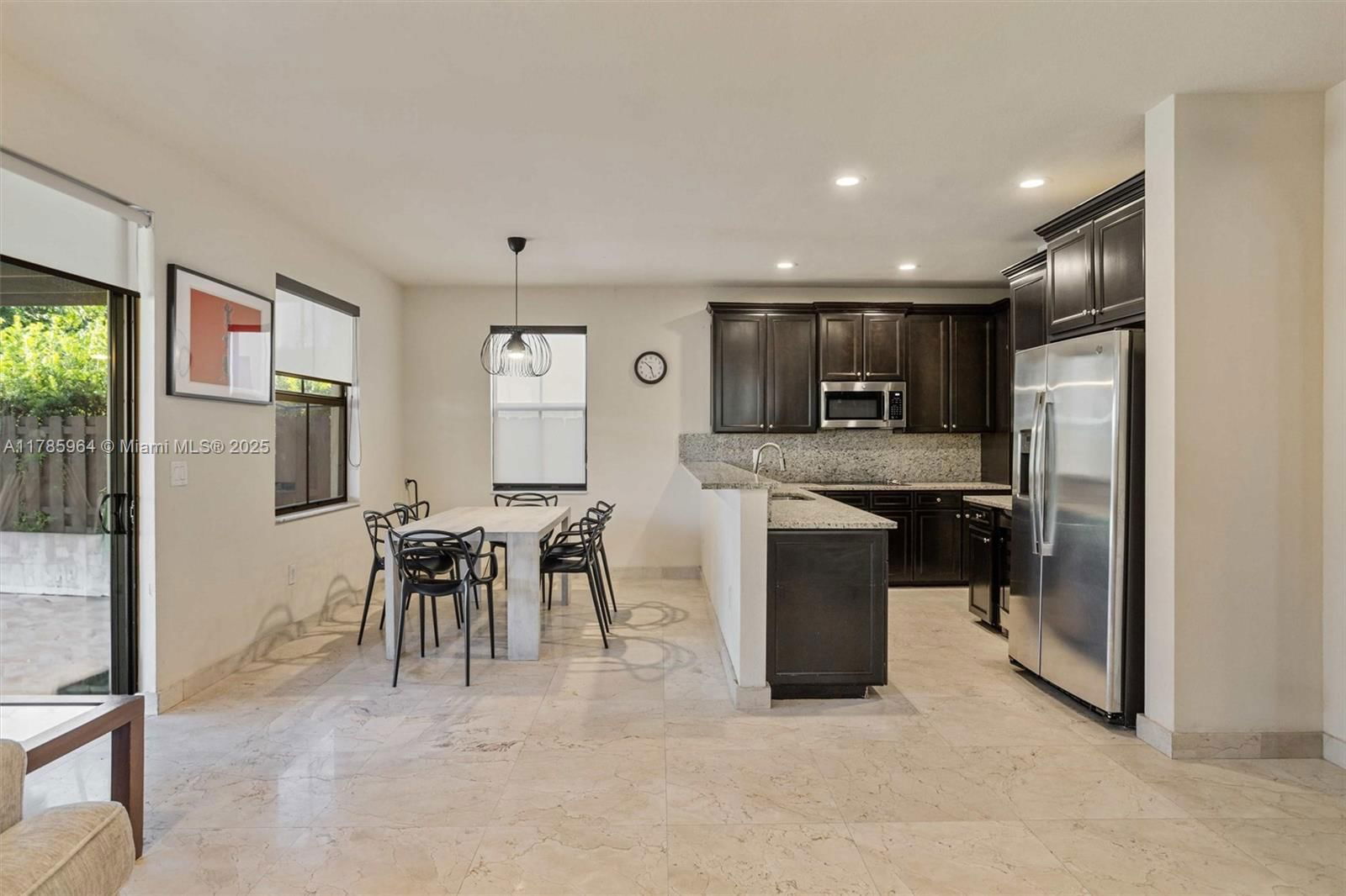 Real estate property located at 10075 86th Ter, Miami-dade, Isles At Grand Bay, Doral, FL