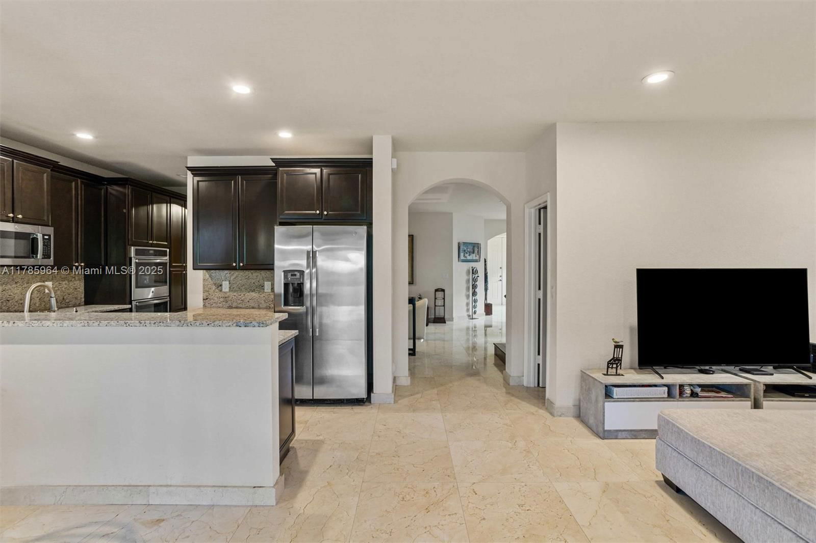 Real estate property located at 10075 86th Ter, Miami-dade, Isles At Grand Bay, Doral, FL