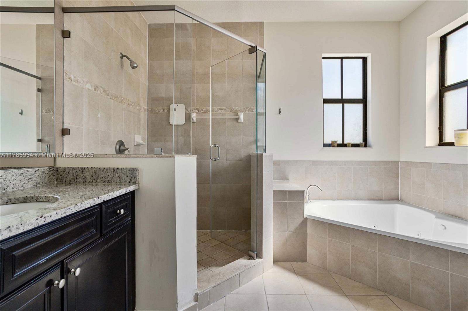 Real estate property located at 10075 86th Ter, Miami-dade, Isles At Grand Bay, Doral, FL