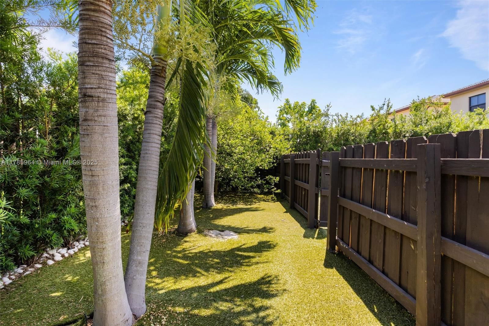 Real estate property located at 10075 86th Ter, Miami-dade, Isles At Grand Bay, Doral, FL