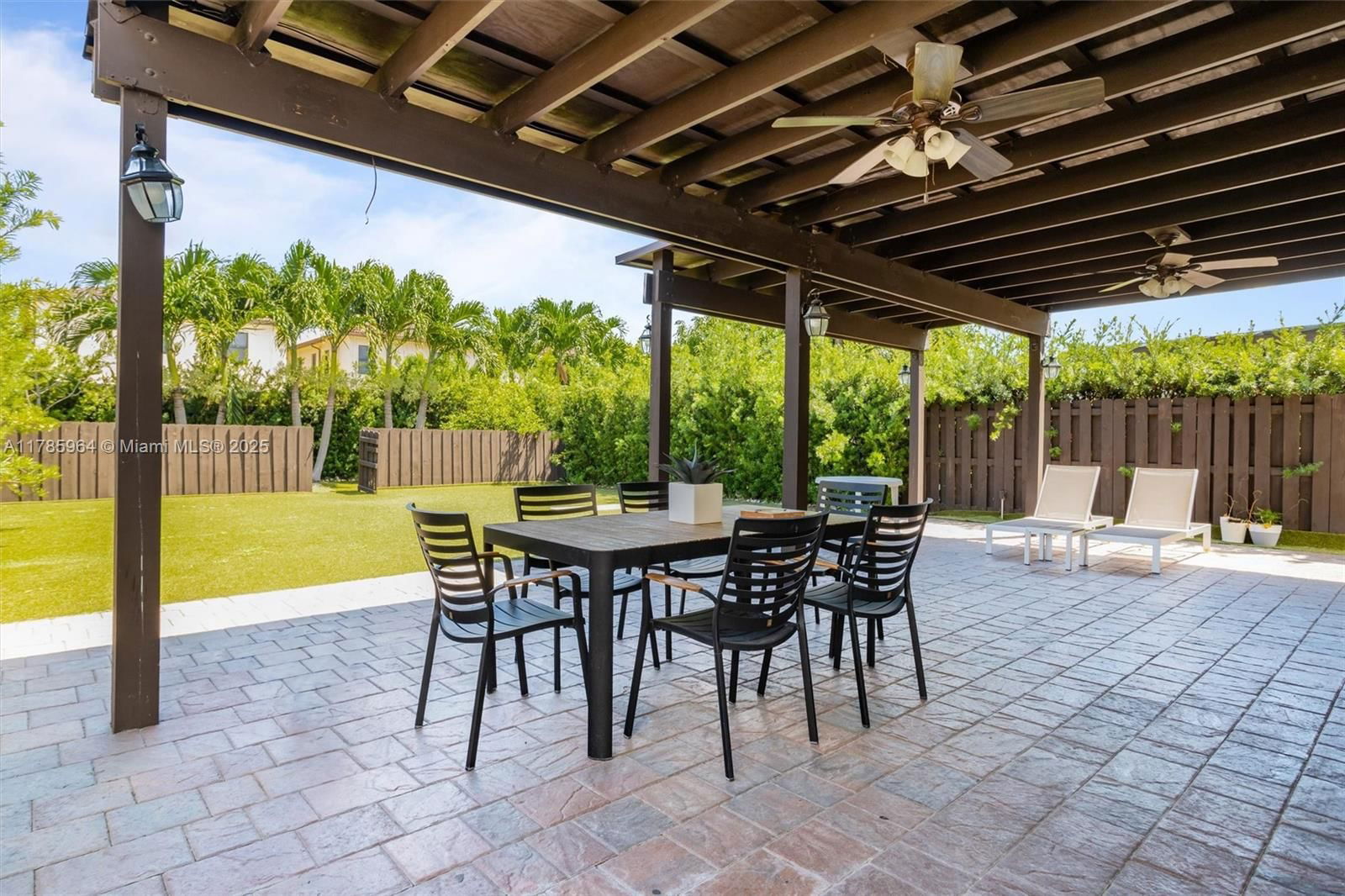 Real estate property located at 10075 86th Ter, Miami-dade, Isles At Grand Bay, Doral, FL
