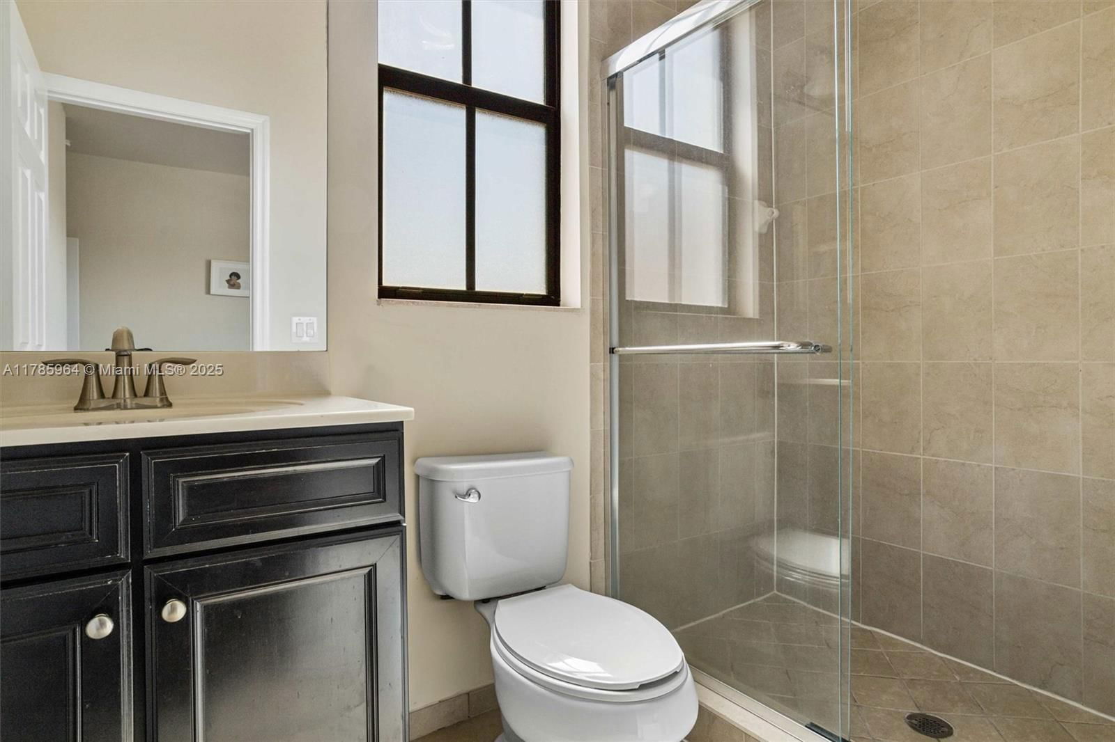 Real estate property located at 10075 86th Ter, Miami-dade, Isles At Grand Bay, Doral, FL