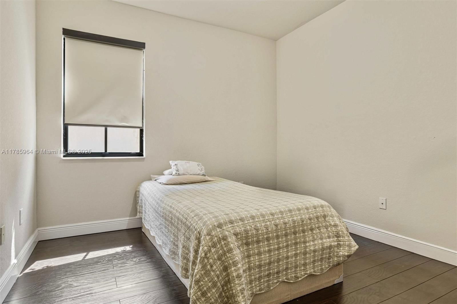 Real estate property located at 10075 86th Ter, Miami-dade, Isles At Grand Bay, Doral, FL