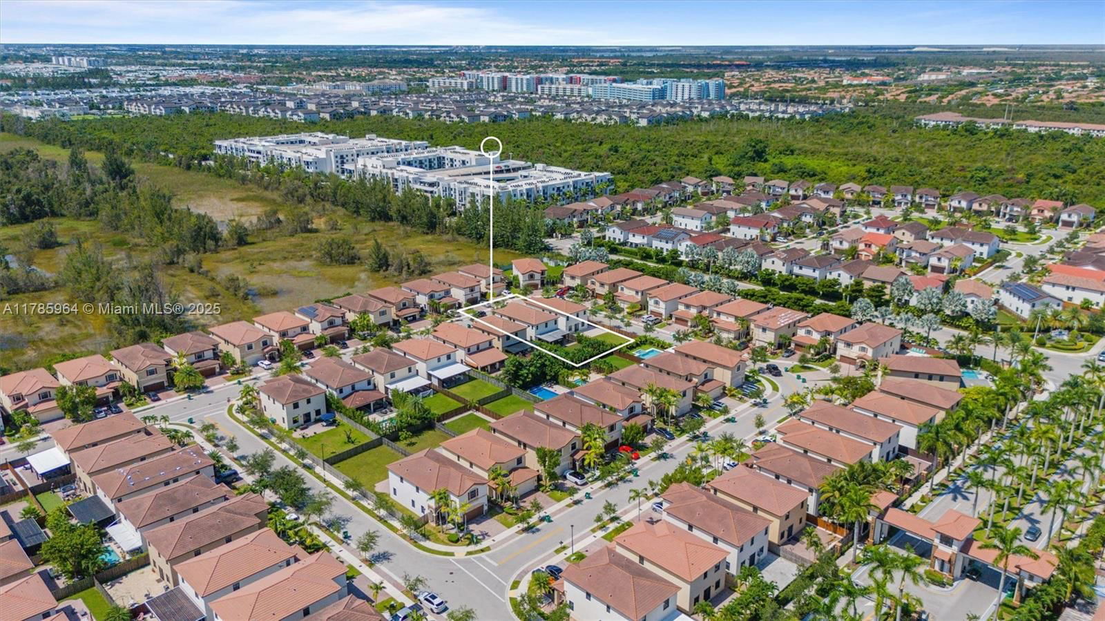 Real estate property located at 10075 86th Ter, Miami-dade, Isles At Grand Bay, Doral, FL