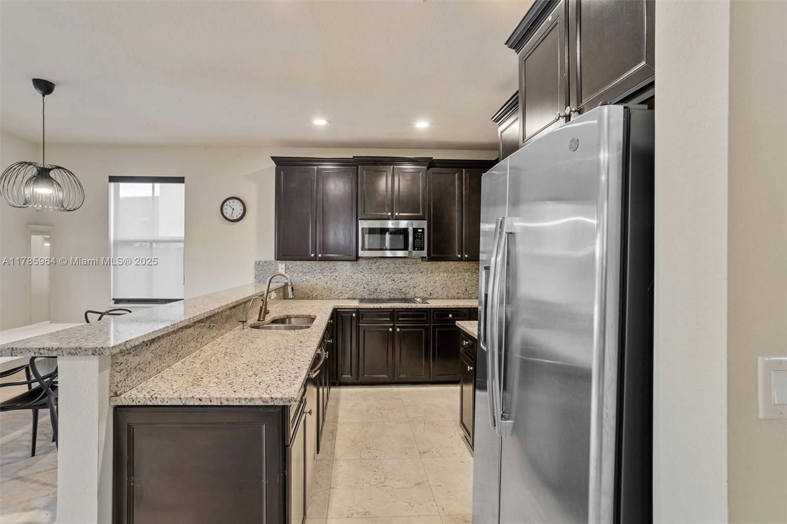 Real estate property located at 10075 86th Ter, Miami-dade, Isles At Grand Bay, Doral, FL