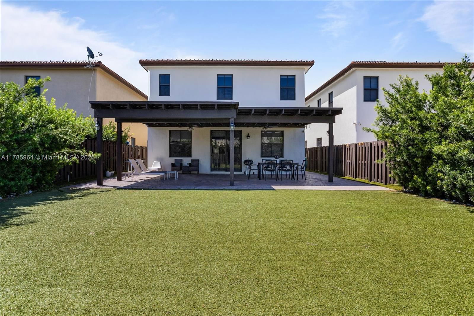 Real estate property located at 10075 86th Ter, Miami-dade, Isles At Grand Bay, Doral, FL
