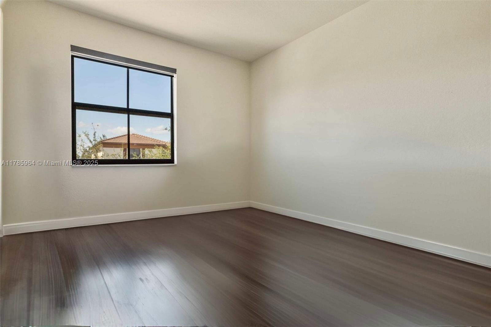 Real estate property located at 10075 86th Ter, Miami-dade, Isles At Grand Bay, Doral, FL