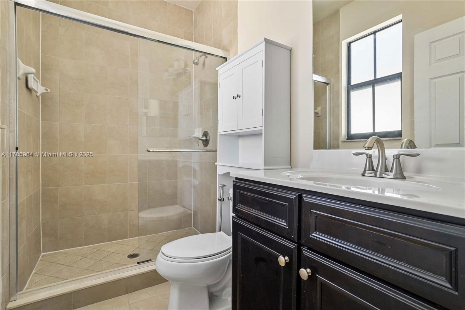 Real estate property located at 10075 86th Ter, Miami-dade, Isles At Grand Bay, Doral, FL