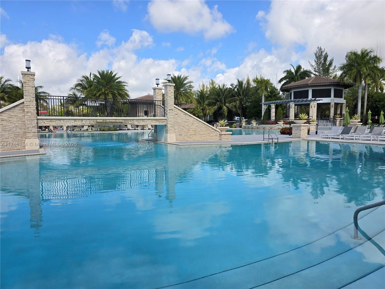 Real estate property located at 10075 86th Ter, Miami-dade, Isles At Grand Bay, Doral, FL