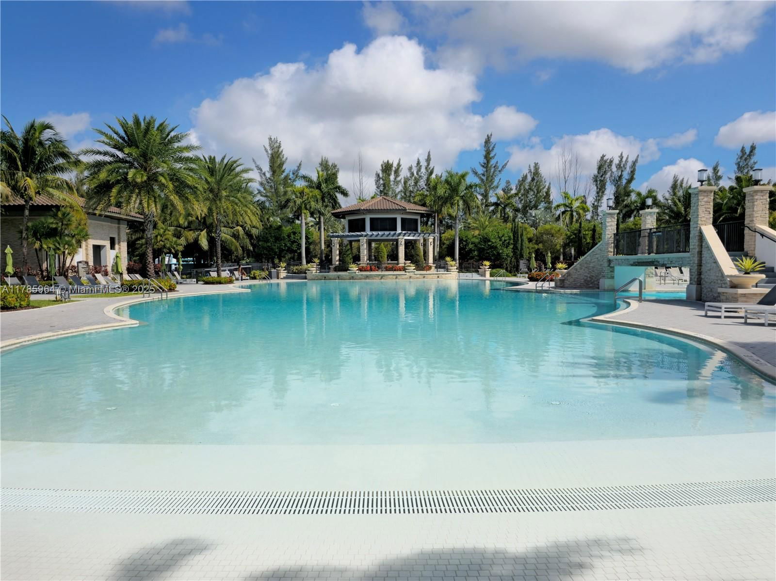 Real estate property located at 10075 86th Ter, Miami-dade, Isles At Grand Bay, Doral, FL