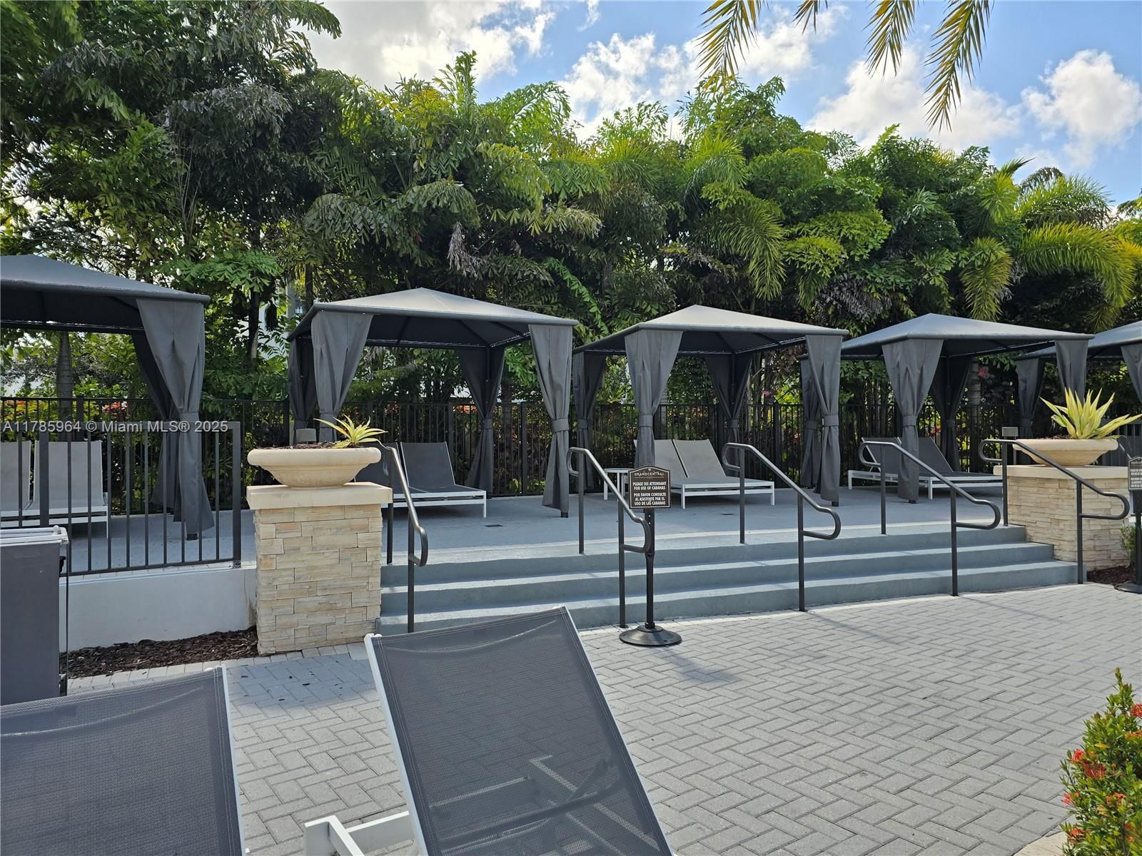 Real estate property located at 10075 86th Ter, Miami-dade, Isles At Grand Bay, Doral, FL