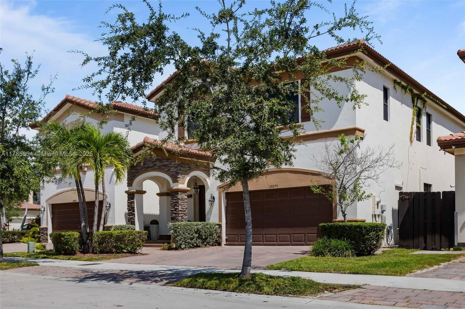 Real estate property located at 10075 86th Ter, Miami-dade, Isles At Grand Bay, Doral, FL